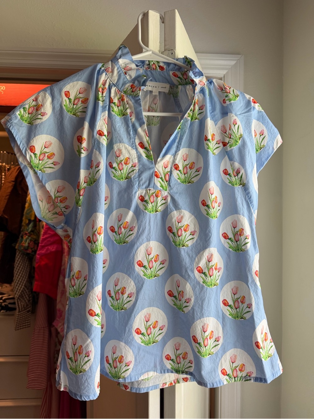 entro Light Blue Tulip Print Short Sleeve Blouse Worn once.